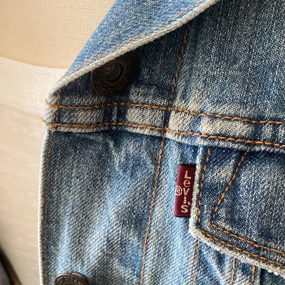 Levi’s Denim Jacket - Picture 3 of 5